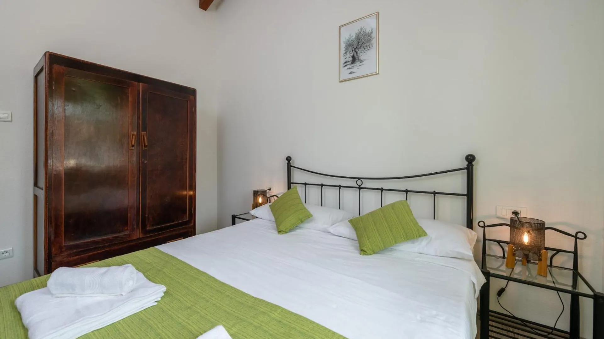 Villa Katja Near Pula With Whirlpool Only 3 Km From The Beach Krnica