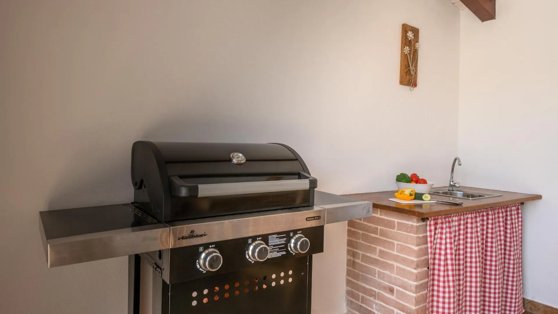 Villa Katja Near Pula With Whirlpool Only 3 Km From The Beach Krnica