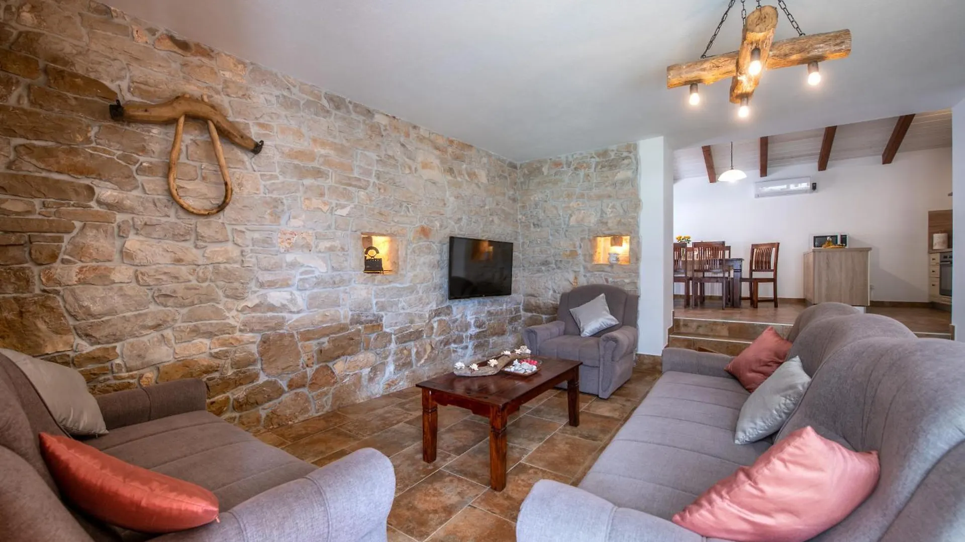 Villa Katja Near Pula With Whirlpool Only 3 Km From The Beach Krnica