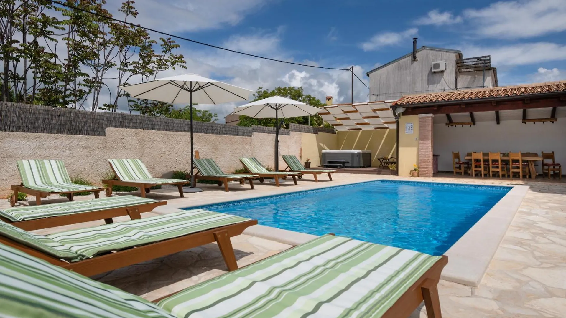 Villa Katja Near Pula With Whirlpool Only 3 Km From The Beach Krnica