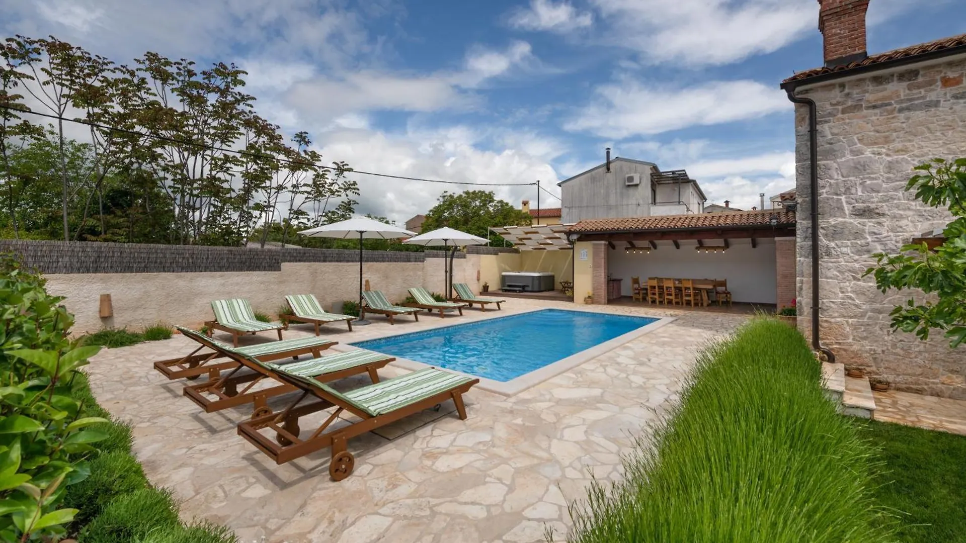 Villa Katja Near Pula With Whirlpool Only 3 Km From The Beach Krnica
