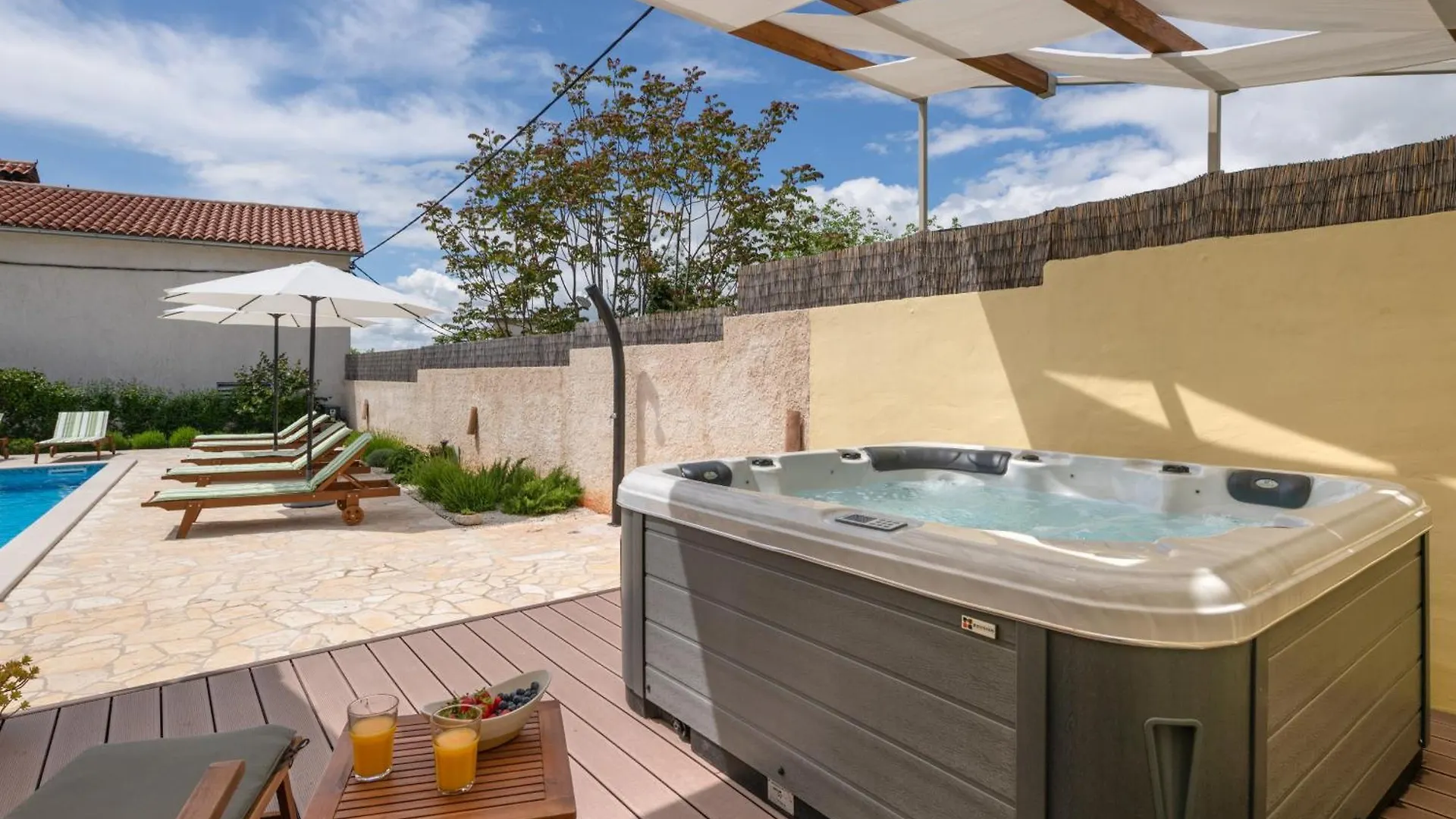 Villa Katja Near Pula With Whirlpool Only 3 Km From The Beach Krnica