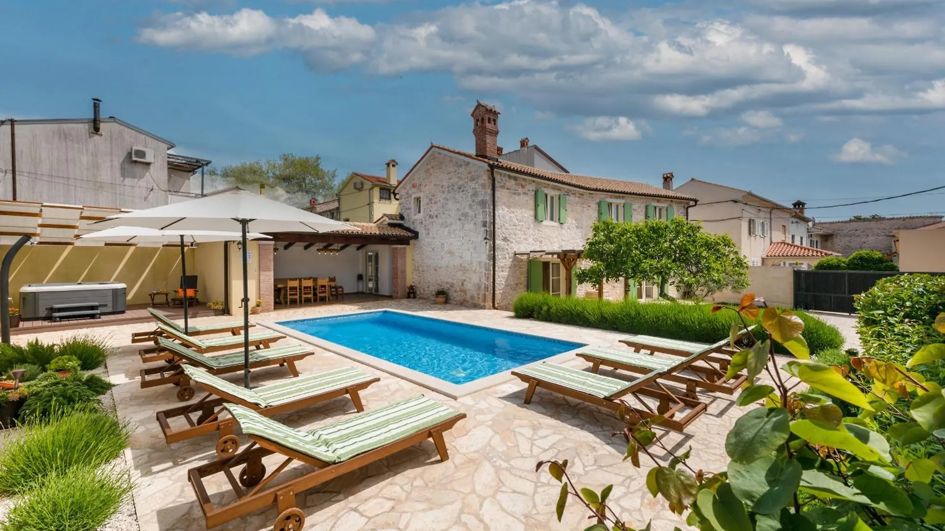 Villa Katja Near Pula With Whirlpool Only 3 Km From The Beach Krnica