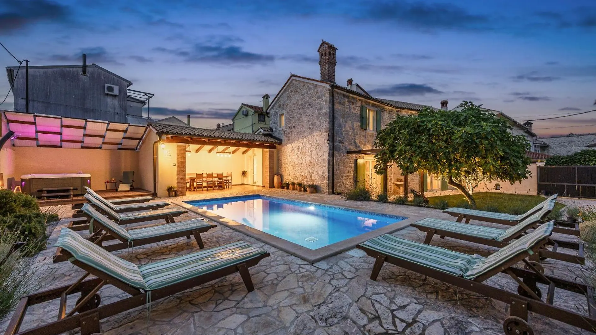 Villa Katja Near Pula With Whirlpool Only 3 Km From The Beach クルニカ