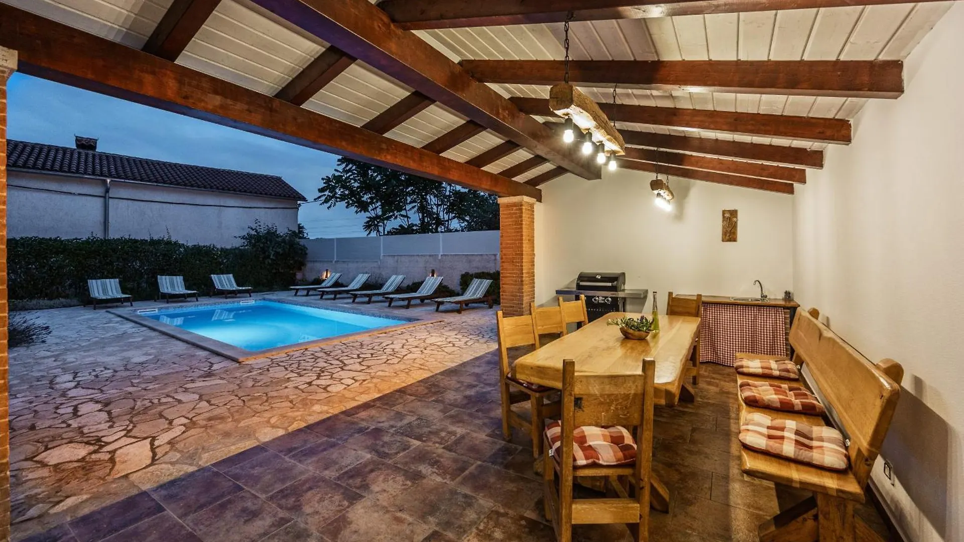Villa Katja Near Pula With Whirlpool Only 3 Km From The Beach クルニカ